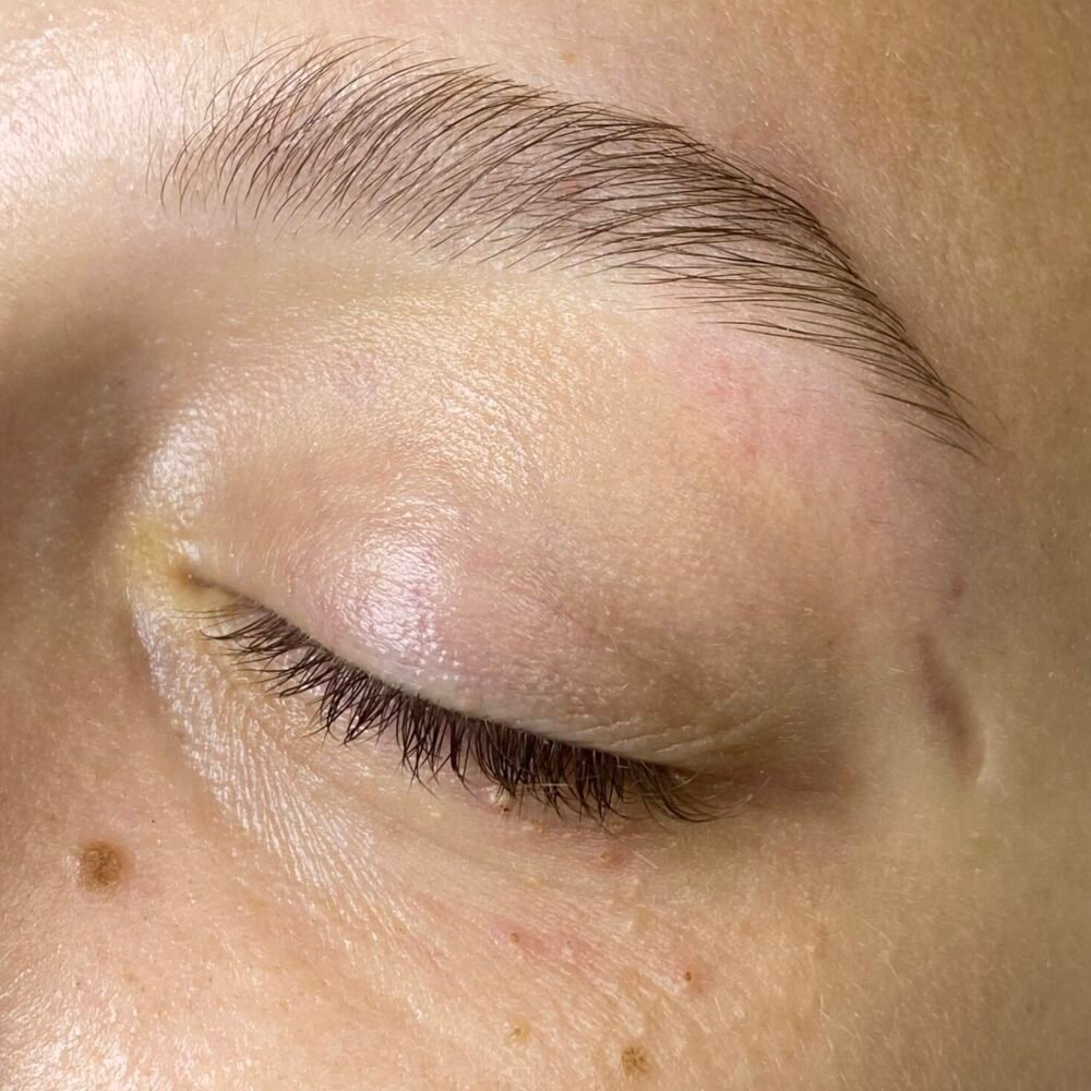 Diseño y Perfilado de cejas